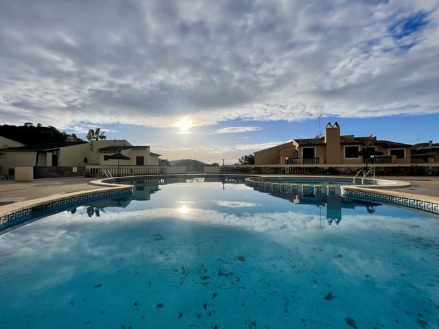 2 slaapkamer Flat te koop in Santa Ponsa, Calvià met zwembad - € 545.000 (Ref: 9584527)