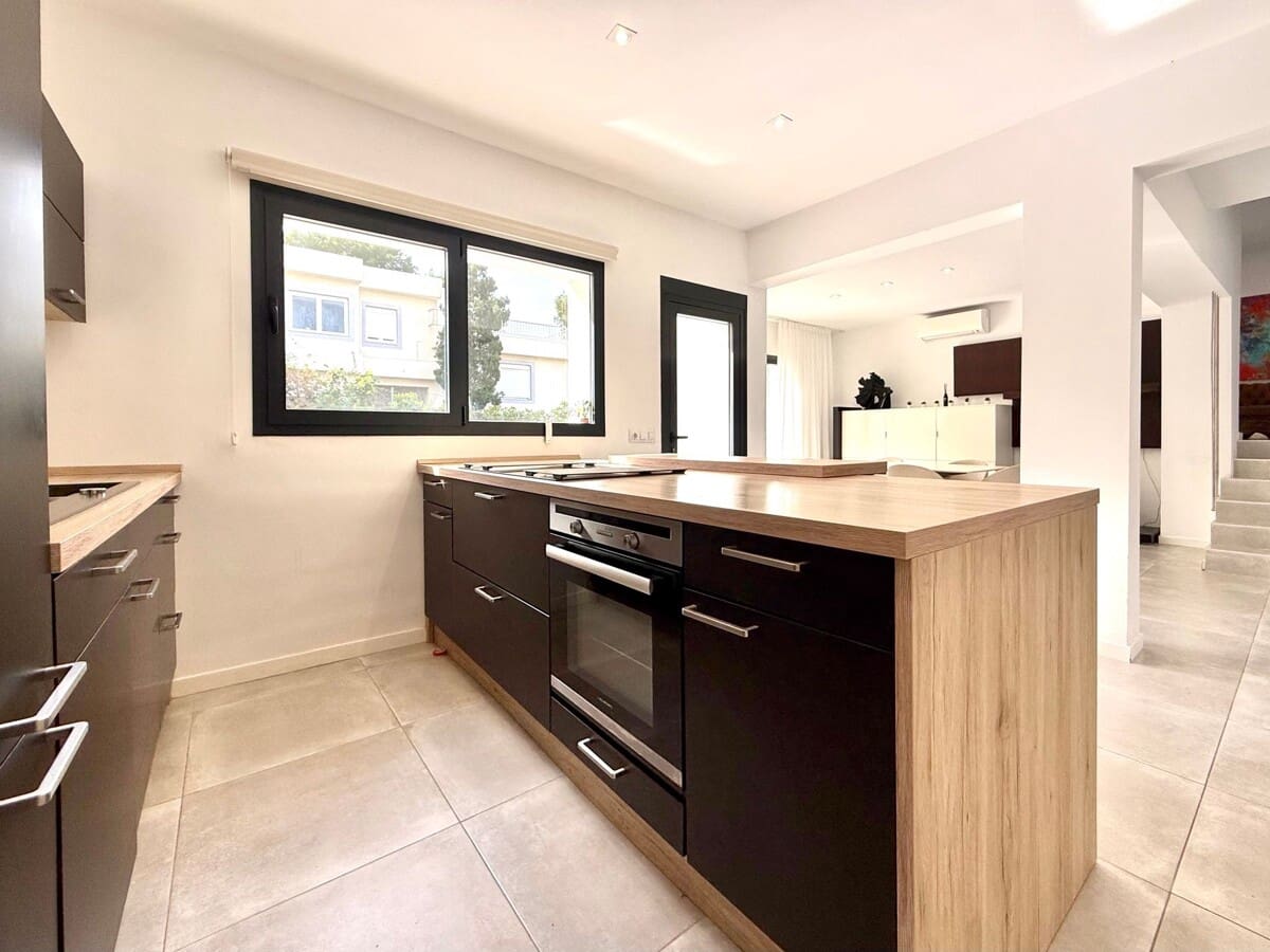 3 bedroom Villa for sale in Santa Ponsa with pool garage - € 2,350,000 (Ref: 9694308)