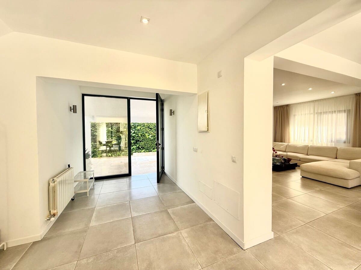 3 bedroom Villa for sale in Santa Ponsa with pool garage - € 2,350,000 (Ref: 9694308)