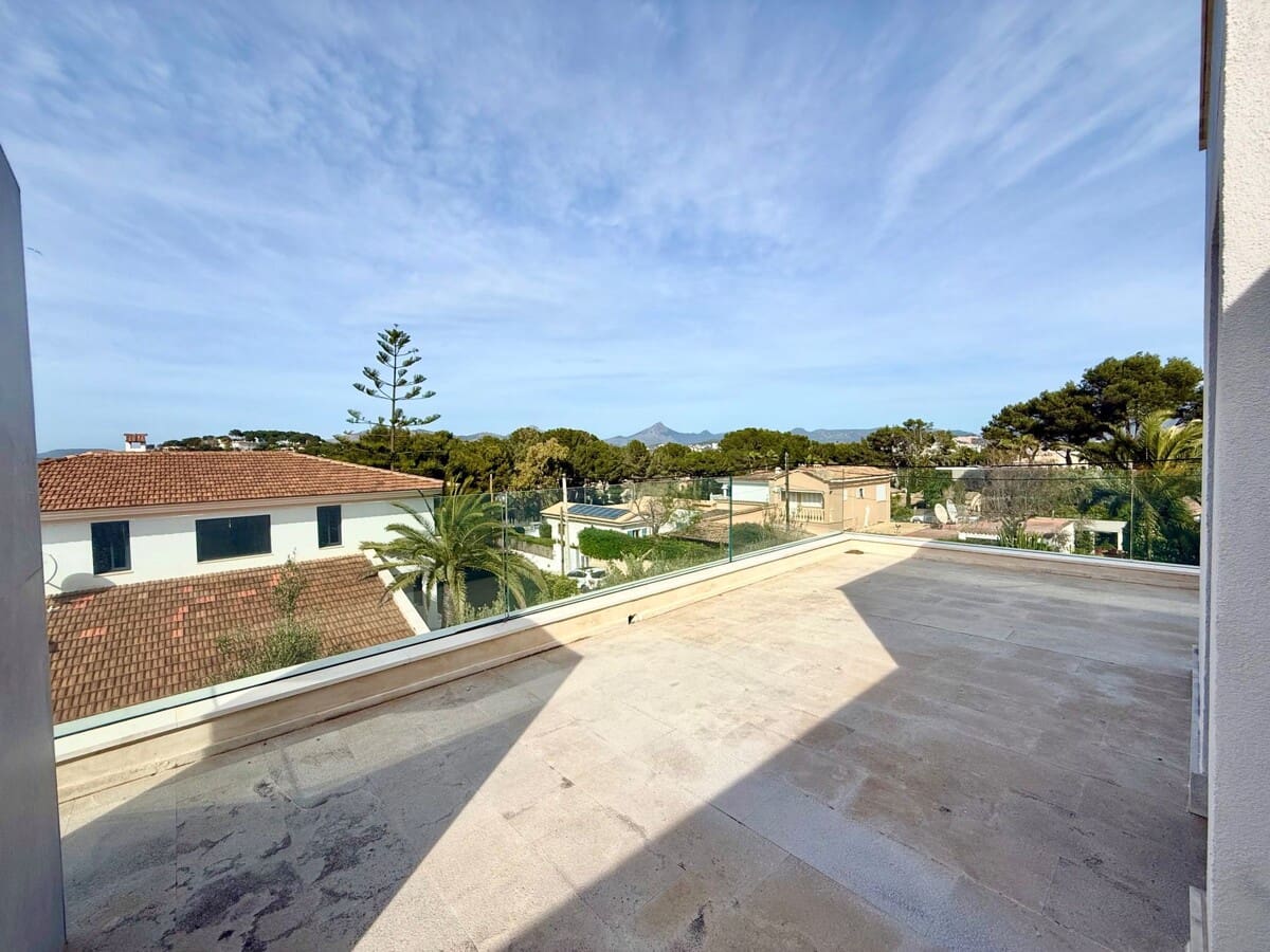3 bedroom Villa for sale in Santa Ponsa with pool garage - € 2,350,000 (Ref: 9694308)