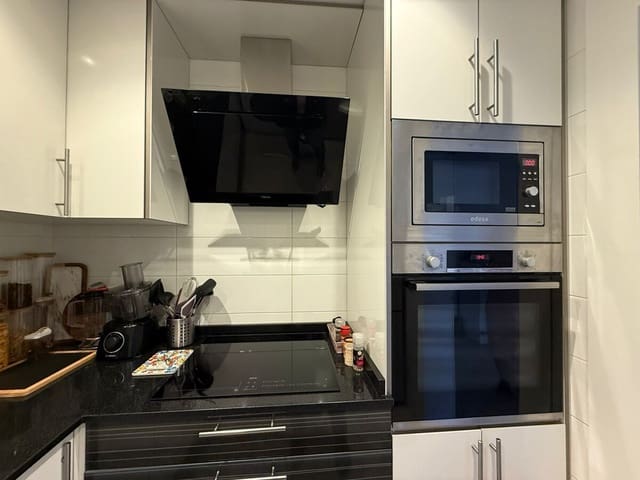 Piso de 2 habitaciones en Cala Vinyes / Cala Vinyas / Cala Viñas, Calvià en venta con piscina garaje - 650.000 € (Ref: 9694522)