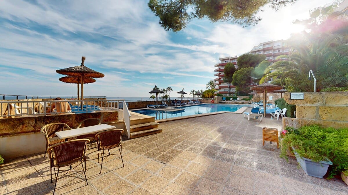 2 bedroom Penthouse for sale in Illetas with pool garage - € 945,000 (Ref: 9734128)