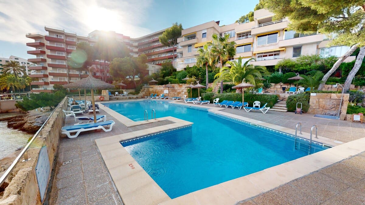 2 bedroom Penthouse for sale in Illetas with pool garage - € 945,000 (Ref: 9734128)