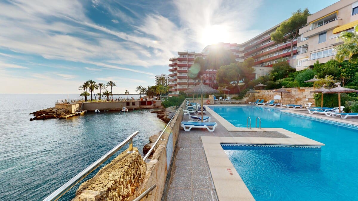 2 bedroom Penthouse for sale in Illetas with pool garage - € 945,000 (Ref: 9734128)