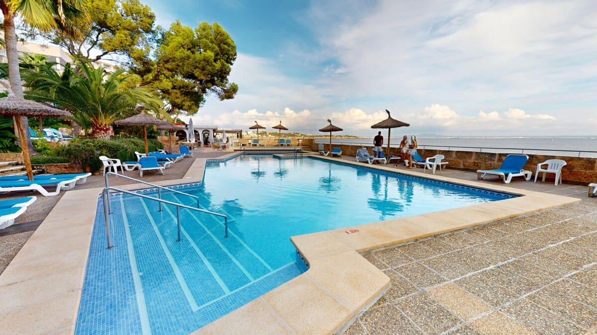 2 bedroom Penthouse for sale in Illetas with pool garage - € 945,000 (Ref: 9734128)