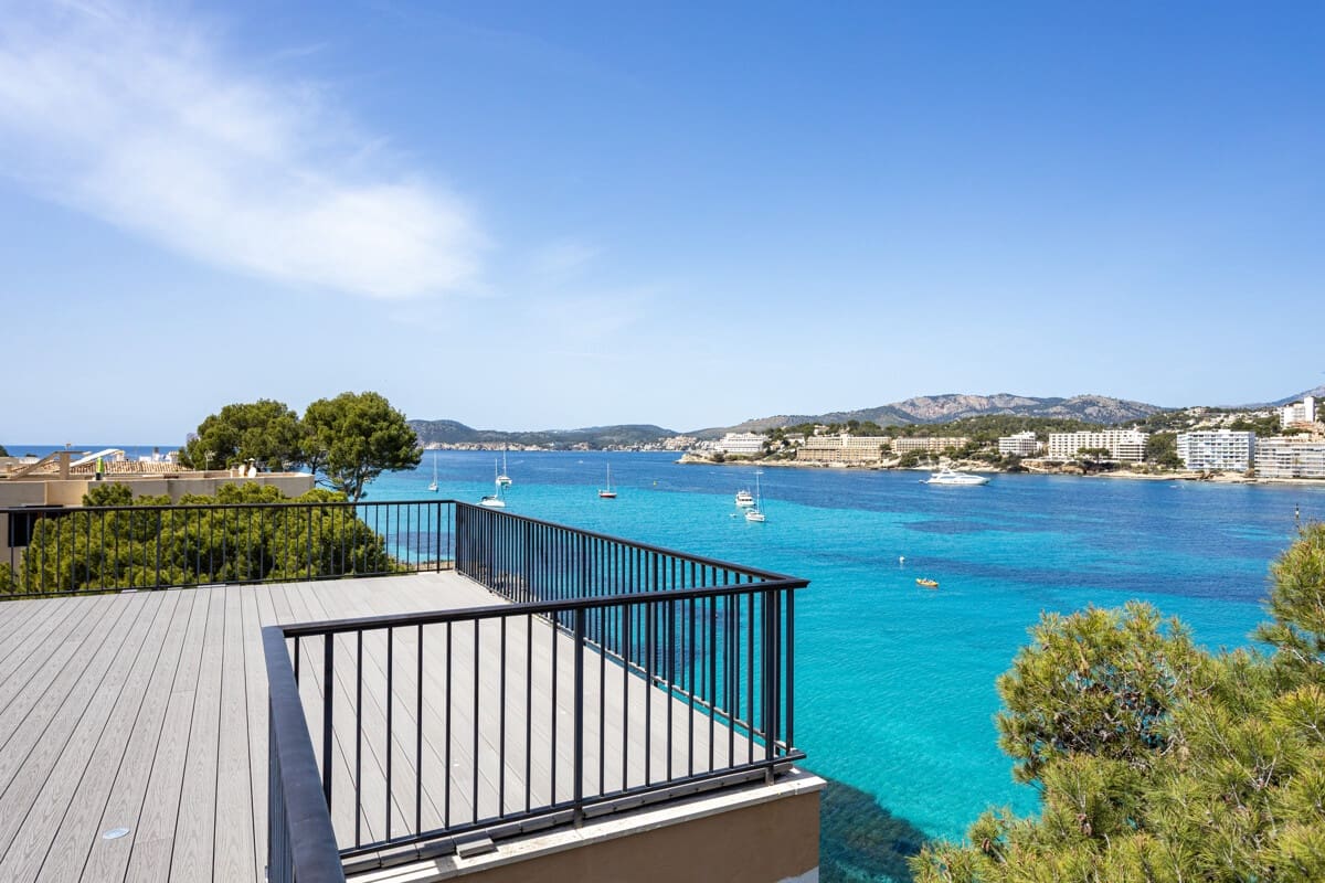 2 bedroom Penthouse for sale in Santa Ponsa with garage - € 1,750,000 (Ref: 9750958)