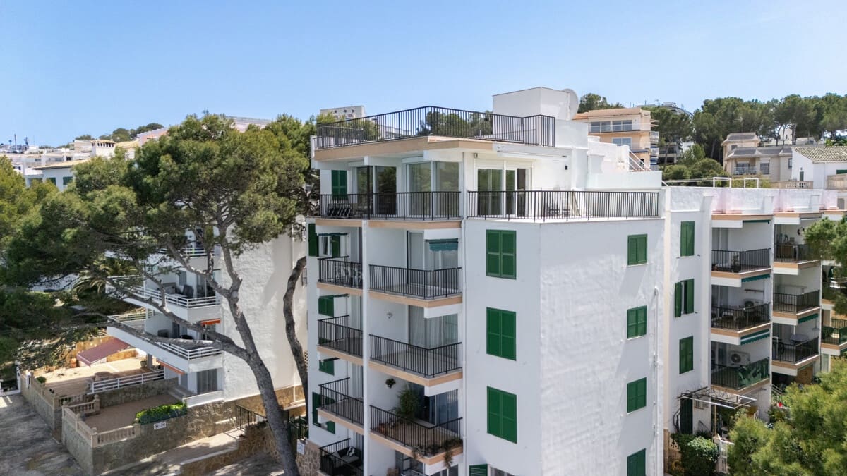2 bedroom Penthouse for sale in Santa Ponsa with garage - € 1,750,000 (Ref: 9750958)