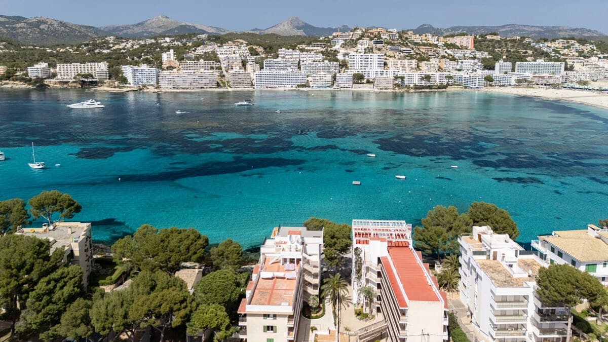 2 bedroom Penthouse for sale in Santa Ponsa with garage - € 1,750,000 (Ref: 9750958)