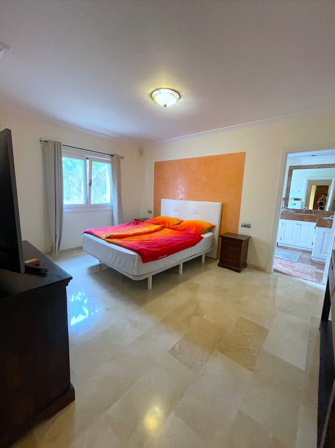 3 quarto Moradia para arrendar em Costa de la Calma com piscina - 5 500 € (Ref: 9755229)