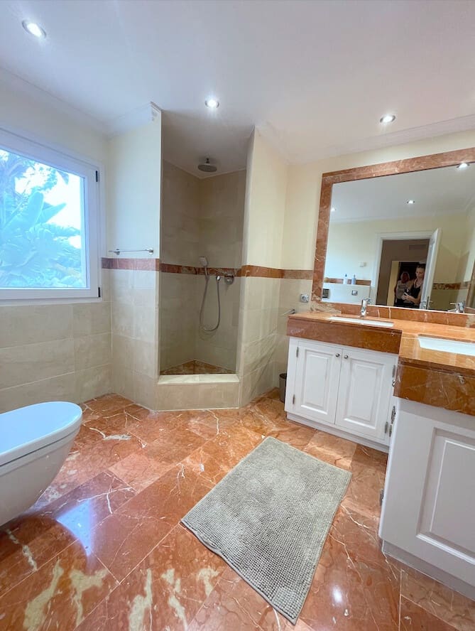 3 quarto Moradia para arrendar em Costa de la Calma com piscina - 5 500 € (Ref: 9755229)