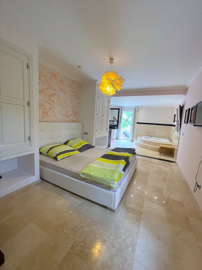 3 quarto Moradia para arrendar em Costa de la Calma com piscina - 5 500 € (Ref: 9755229)