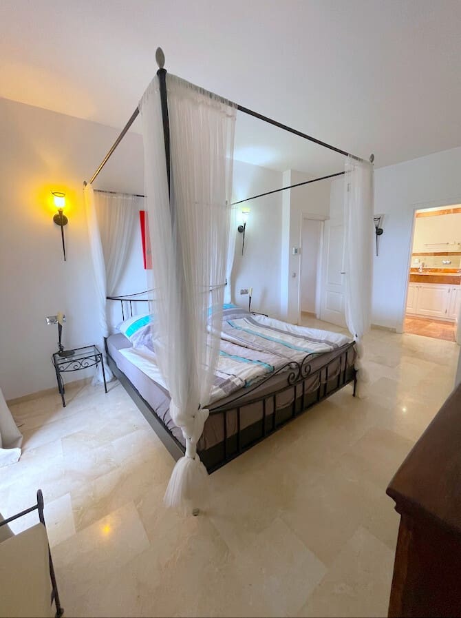 3 quarto Moradia para arrendar em Costa de la Calma com piscina - 5 500 € (Ref: 9755229)