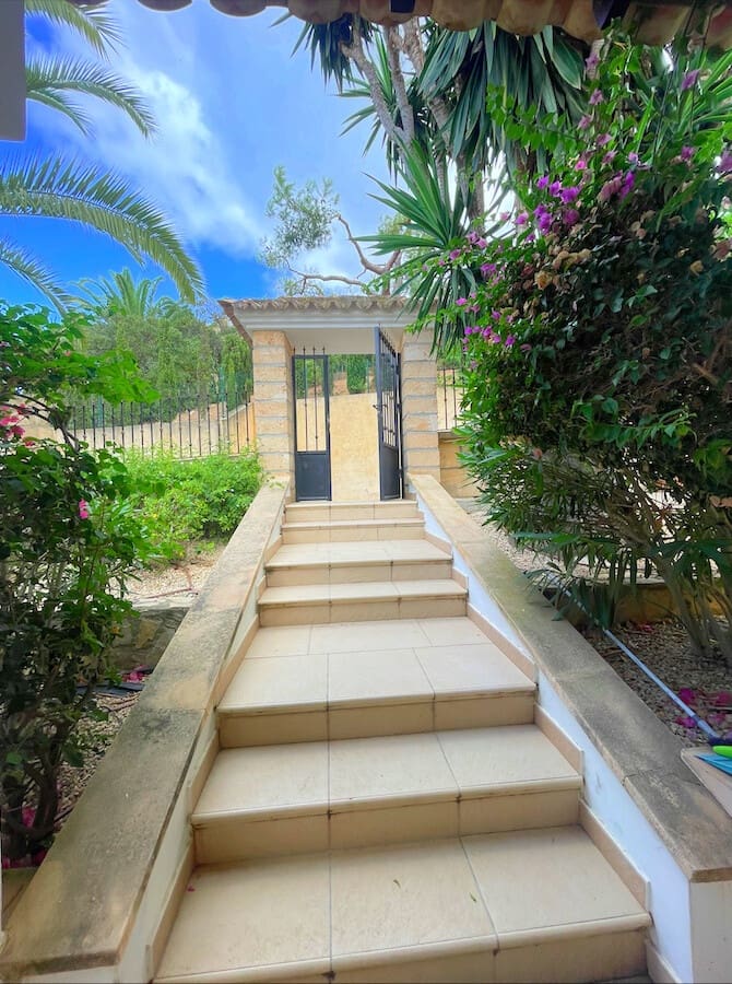 3 quarto Moradia para arrendar em Costa de la Calma com piscina - 5 500 € (Ref: 9755229)