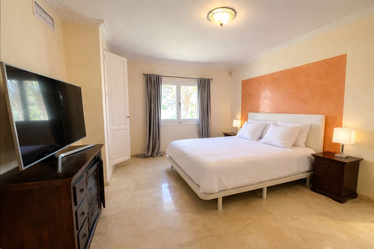 3 quarto Moradia para arrendar em Costa de la Calma com piscina - 5 500 € (Ref: 9755229)
