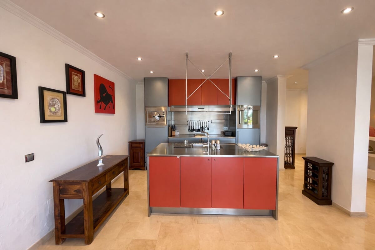 3 quarto Moradia para arrendar em Costa de la Calma com piscina - 5 500 € (Ref: 9755229)