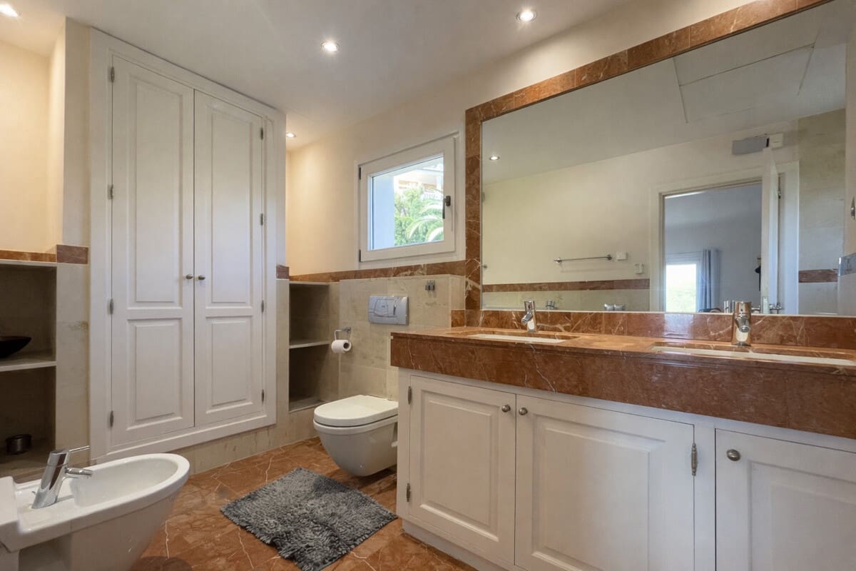 3 quarto Moradia para arrendar em Costa de la Calma com piscina - 5 500 € (Ref: 9755229)
