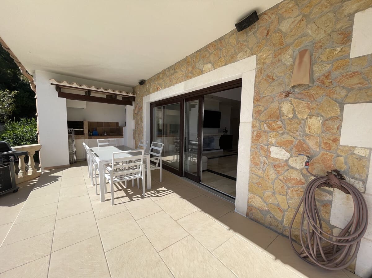 3 quarto Moradia para arrendar em Costa de la Calma com piscina - 5 500 € (Ref: 9755229)