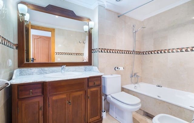 Piso de 2 habitaciones en Coll d'en Rabassa, Palma de Mallorca en alquiler con garaje - 3.500 € (Ref: 9760991)