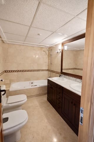 Piso de 2 habitaciones en Coll d'en Rabassa, Palma de Mallorca en alquiler con garaje - 3.500 € (Ref: 9760991)