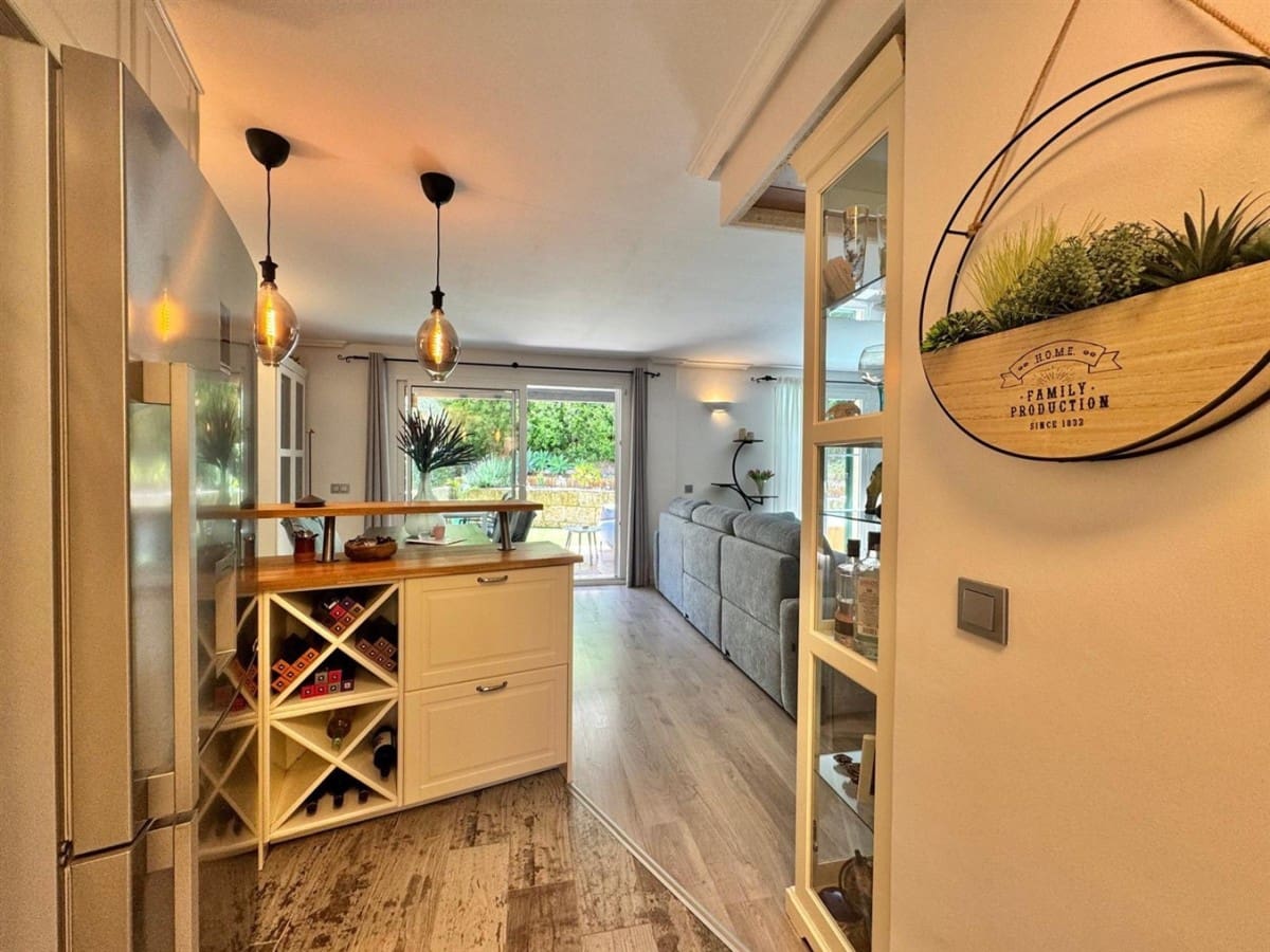 3 bedroom Villa for sale in Santa Ponsa with pool garage - € 930,000 (Ref: 9844585)