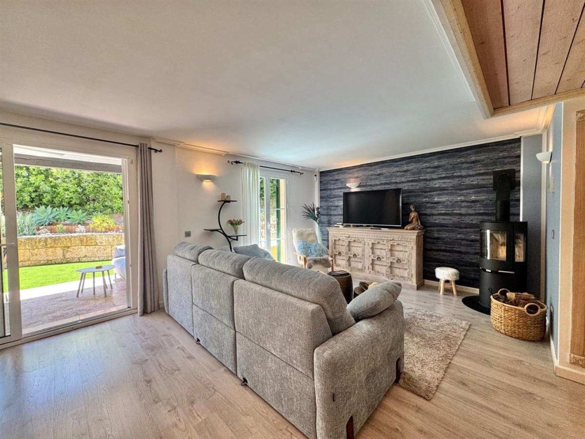 3 bedroom Villa for sale in Santa Ponsa with pool garage - € 930,000 (Ref: 9844585)