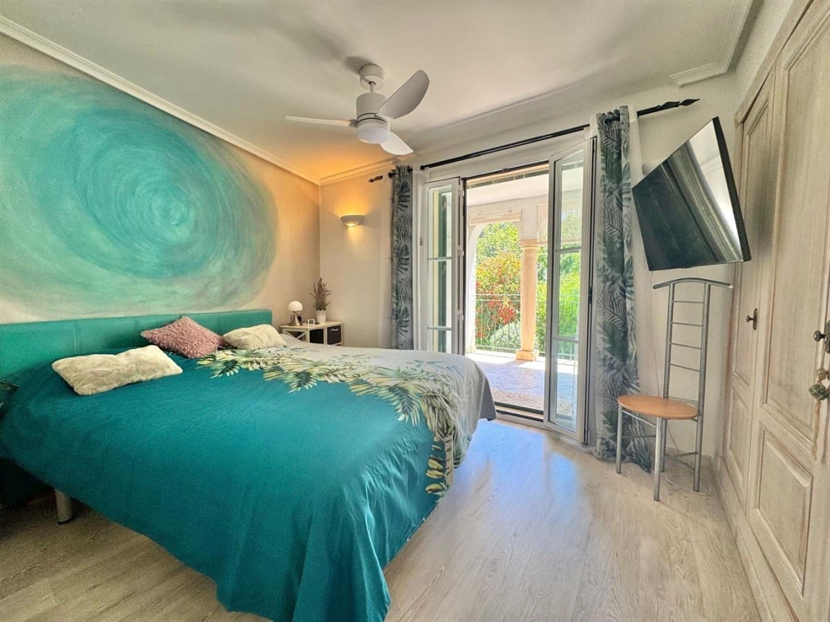 3 bedroom Villa for sale in Santa Ponsa with pool garage - € 930,000 (Ref: 9844585)