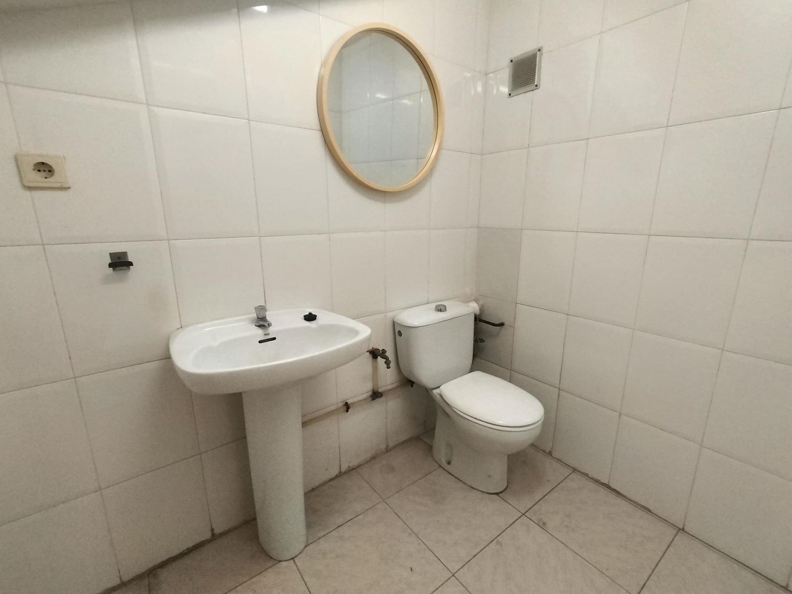 Gewerbe zu vermieten in Sant Pere de Ribes - 900 € (Ref: 10102734)