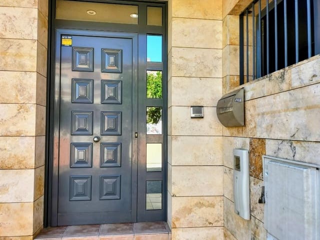 4 Zimmer Reihenhaus zu verkaufen in El Vendrell mit Garage - 375.000 € (Ref: 10110972)