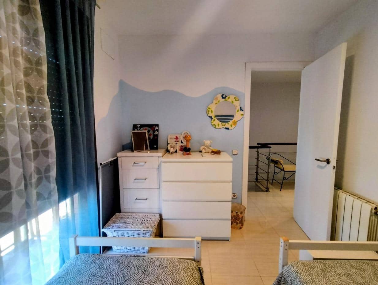 4 bedroom Terraced Villa for sale in El Vendrell with garage - € 375,000 (Ref: 10110972)