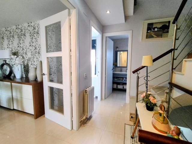 4 Zimmer Reihenhaus zu verkaufen in El Vendrell mit Garage - 375.000 € (Ref: 10110972)