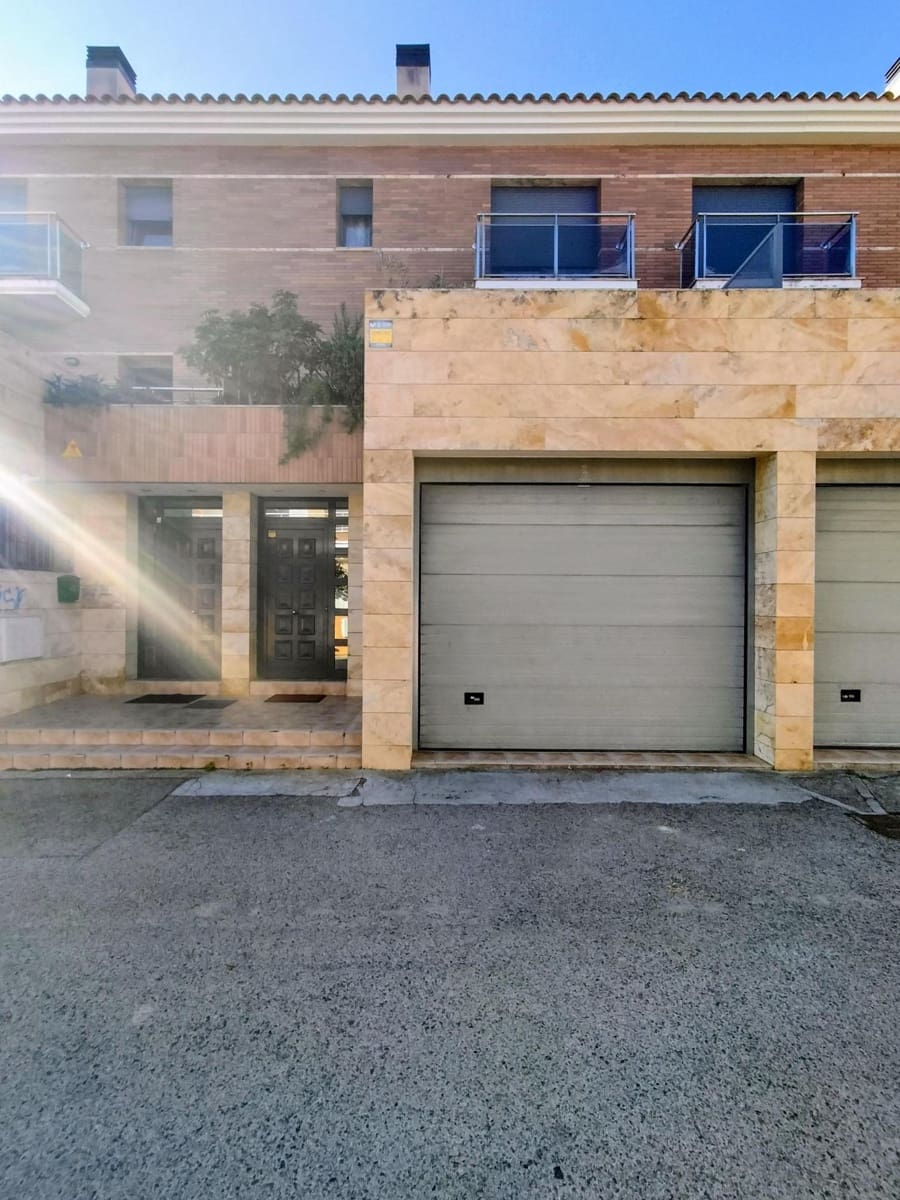 4 bedroom Terraced Villa for sale in El Vendrell with garage - € 375,000 (Ref: 10110972)