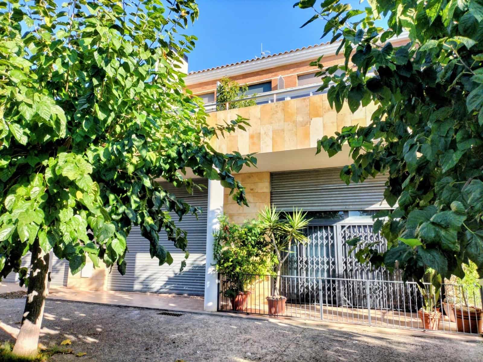 4 bedroom Terraced Villa for sale in El Vendrell with garage - € 375,000 (Ref: 10110972)