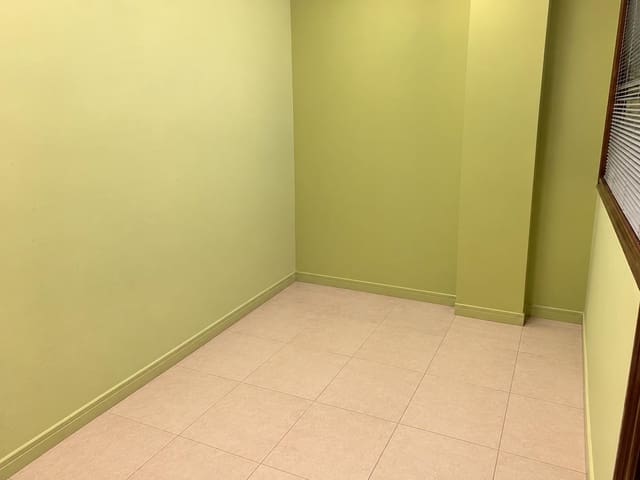 Erhverv til salg i Vilanova i la Geltrú med garage - € 198.500 (Ref: 8662409)