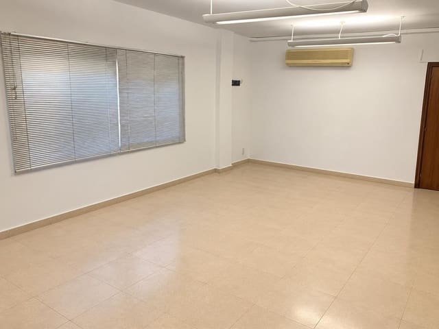 Erhverv til salg i Vilanova i la Geltrú med garage - € 198.500 (Ref: 8662409)