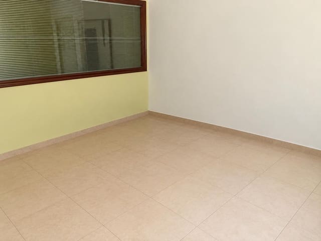 Erhverv til salg i Vilanova i la Geltrú med garage - € 198.500 (Ref: 8662409)