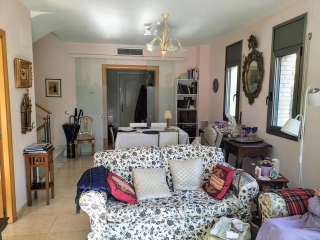 4 bedroom Terraced Villa for sale in El Vendrell with pool garage - € 345,000 (Ref: 8779612)