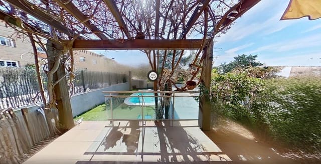 4 chambre Villa/Maison Mitoyenne à vendre à El Vendrell avec piscine garage - 345 000 € (Ref: 8779612)