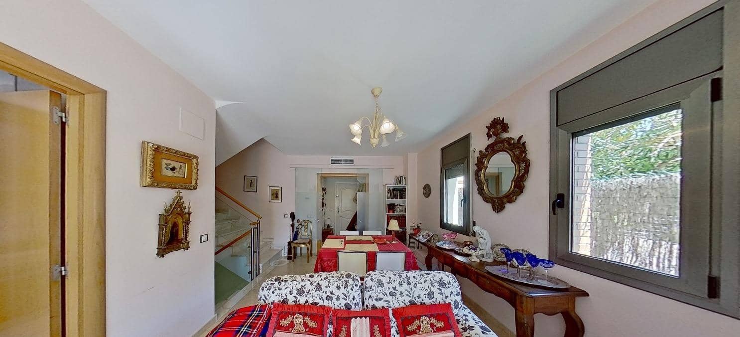 Adosado de 4 habitaciones en El Vendrell en venta con piscina garaje - 345.000 € (Ref: 8779612)