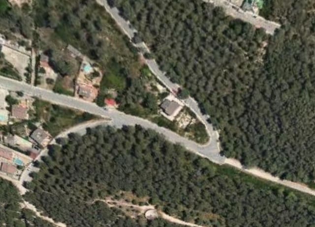 Tontti myytävänä paikassa Canyelles - 76 000 € (Ref: 8916151)