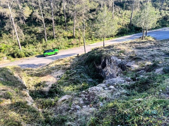 Tontti myytävänä paikassa Canyelles - 76 000 € (Ref: 8916151)