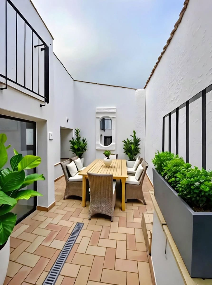 5 bedroom Townhouse for sale in Sant Pere de Ribes with garage - € 890,000 (Ref: 9262671)