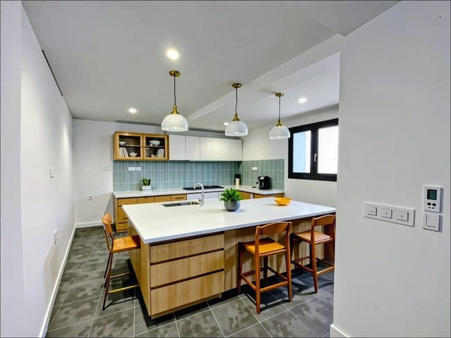 Casa de 5 habitaciones en Sant Pere de Ribes en venta con garaje - 890.000 € (Ref: 9262671)