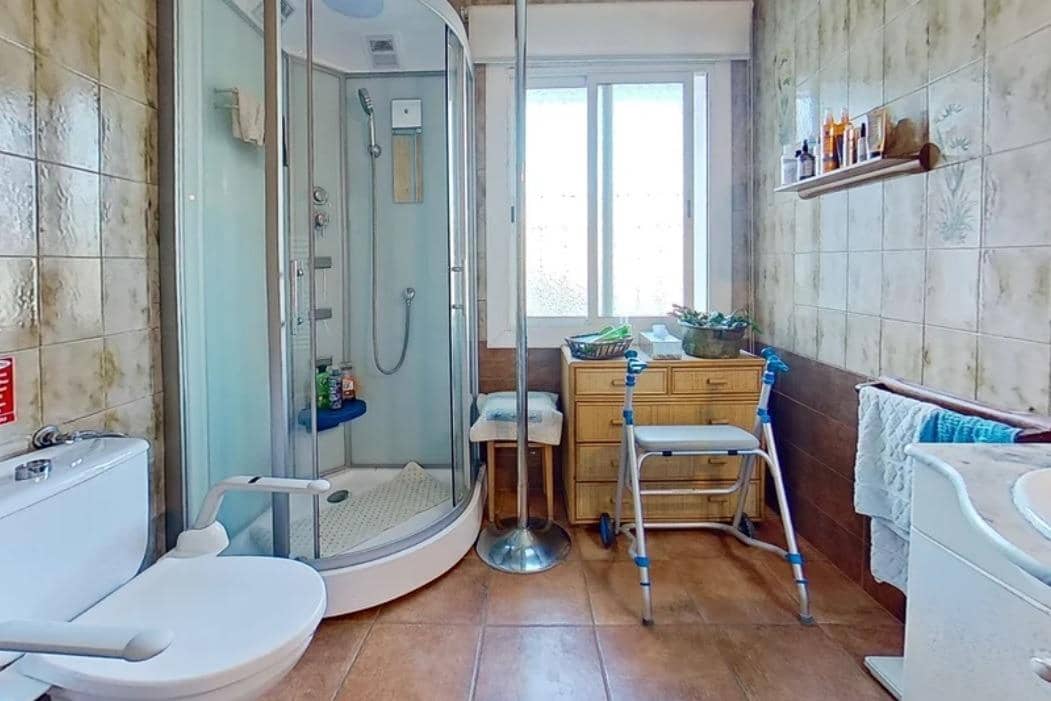 6 chambre Villa/Maison à vendre à Olivella avec piscine garage - 369 000 € (Ref: 9342126)