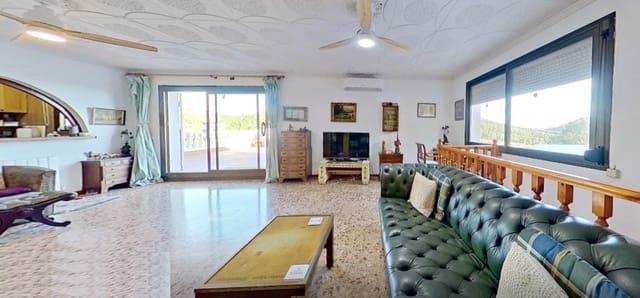 6 bedroom Villa for sale in Olivella with pool garage - € 369,000 (Ref: 9342126)