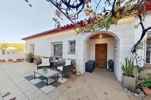 6 bedroom Villa for sale in Olivella with pool garage - € 369,000 (Ref: 9342126)