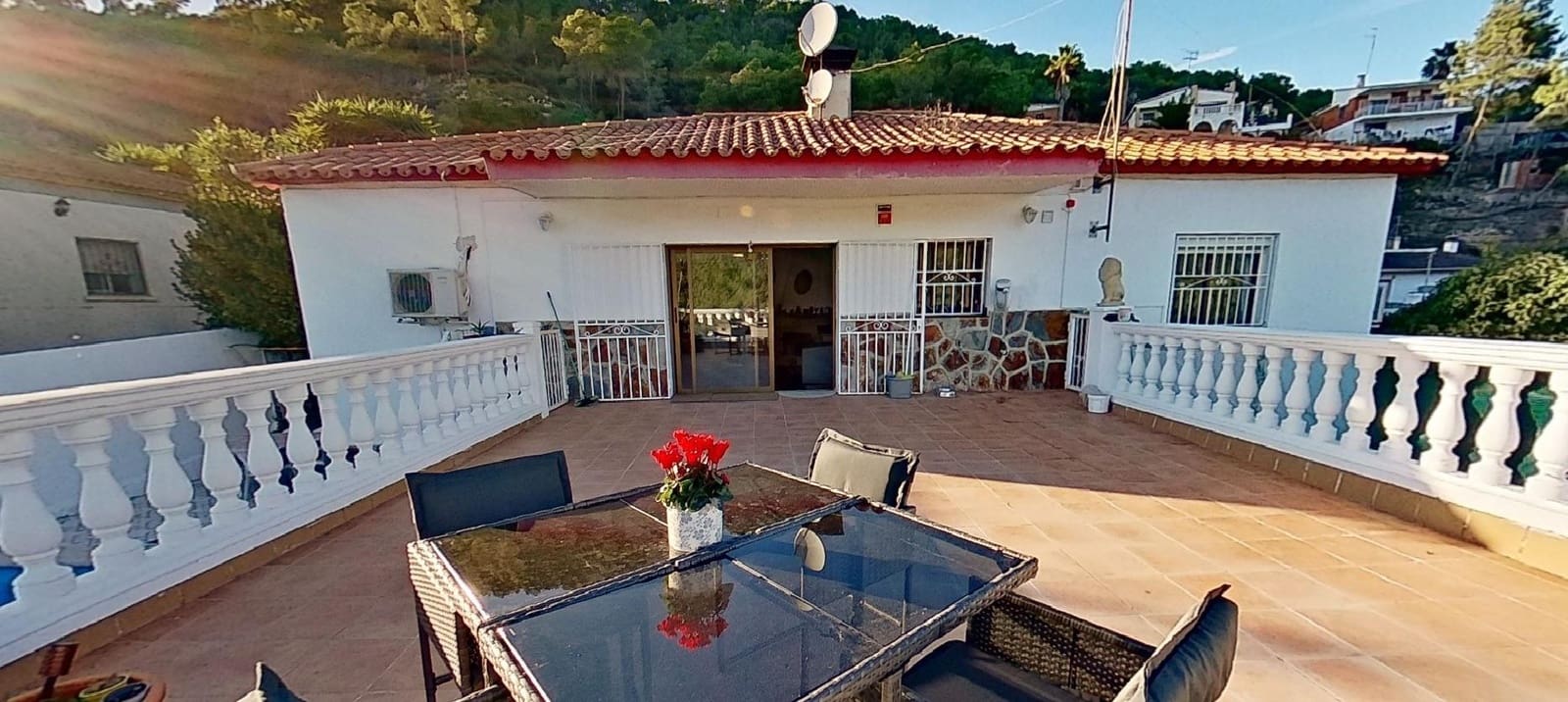 6 chambre Villa/Maison à vendre à Olivella avec piscine garage - 369 000 € (Ref: 9342126)