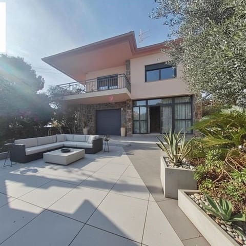 4 slaapkamer Villa te koop in Calafell met garage - € 500.000 (Ref: 9424457)