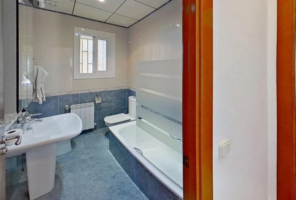 Chalet de 4 habitaciones en Calafell en venta con garaje - 540.000 € (Ref: 9424457)