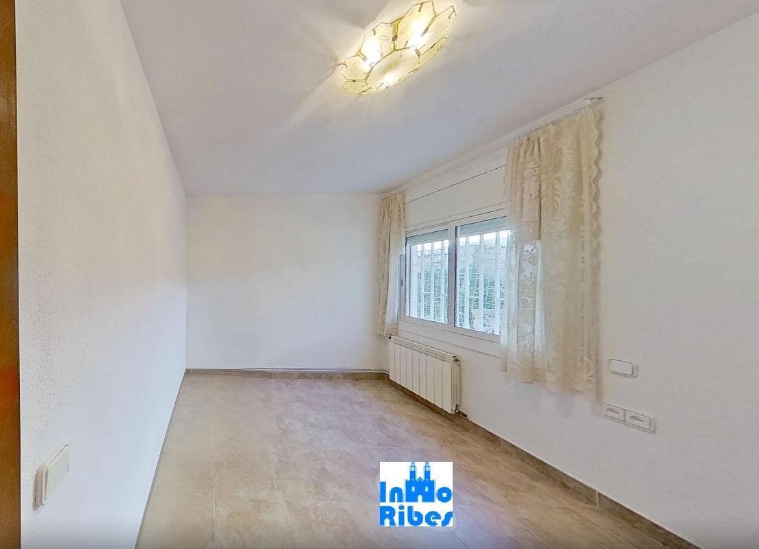 Chalet de 4 habitaciones en Calafell en venta con garaje - 540.000 € (Ref: 9424457)