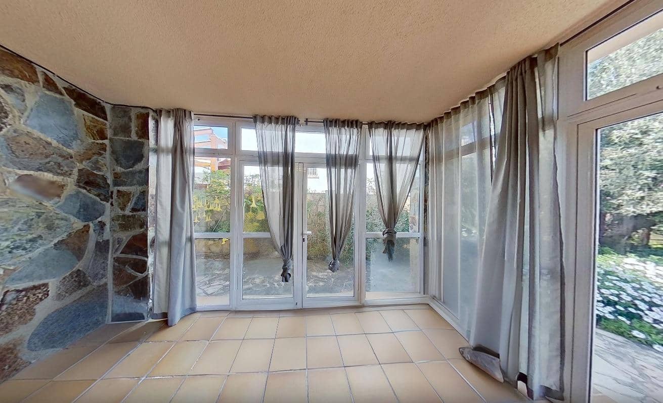 Chalet de 4 habitaciones en Calafell en venta con garaje - 540.000 € (Ref: 9424457)